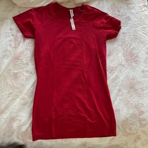 red lululemon top size 6